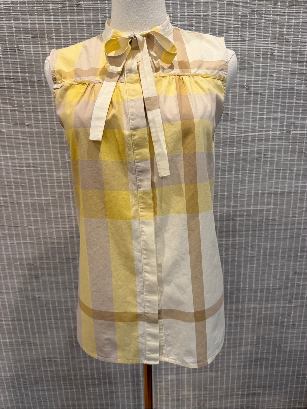 Burberry Brit Yellow Check Cotton Neck Tie
Detail Sleeveless Blouse